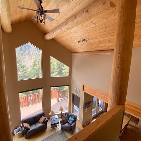 Morrisey Chalet At Sun Peaks Bagian luar foto
