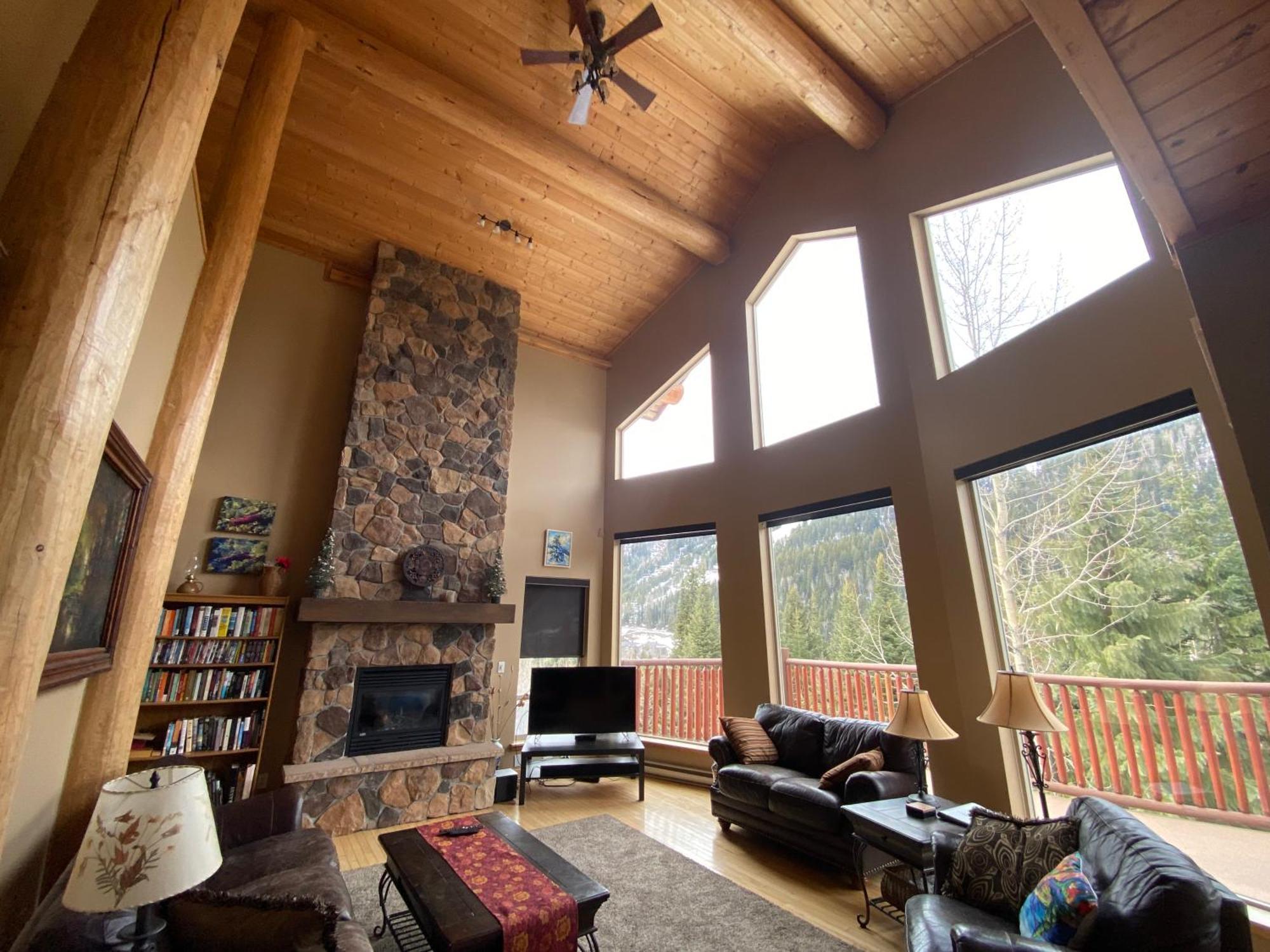 Morrisey Chalet At Sun Peaks Bagian luar foto
