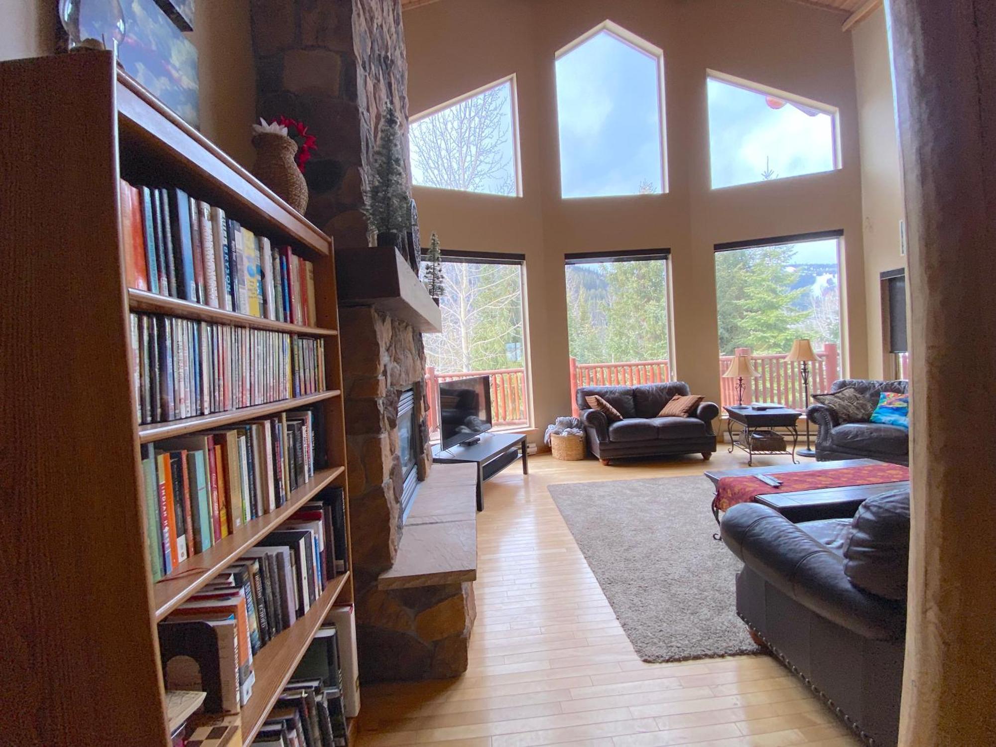 Morrisey Chalet At Sun Peaks Bagian luar foto