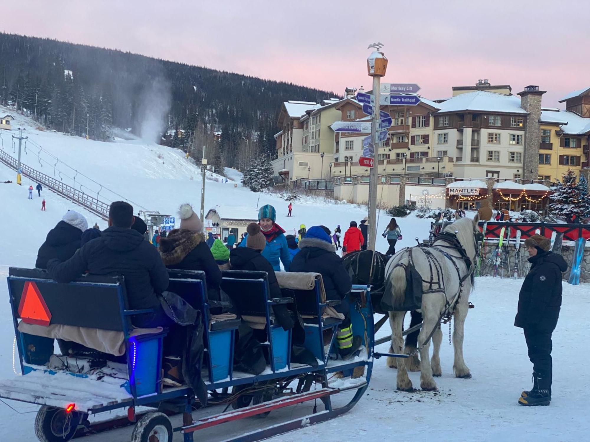 Morrisey Chalet At Sun Peaks Bagian luar foto