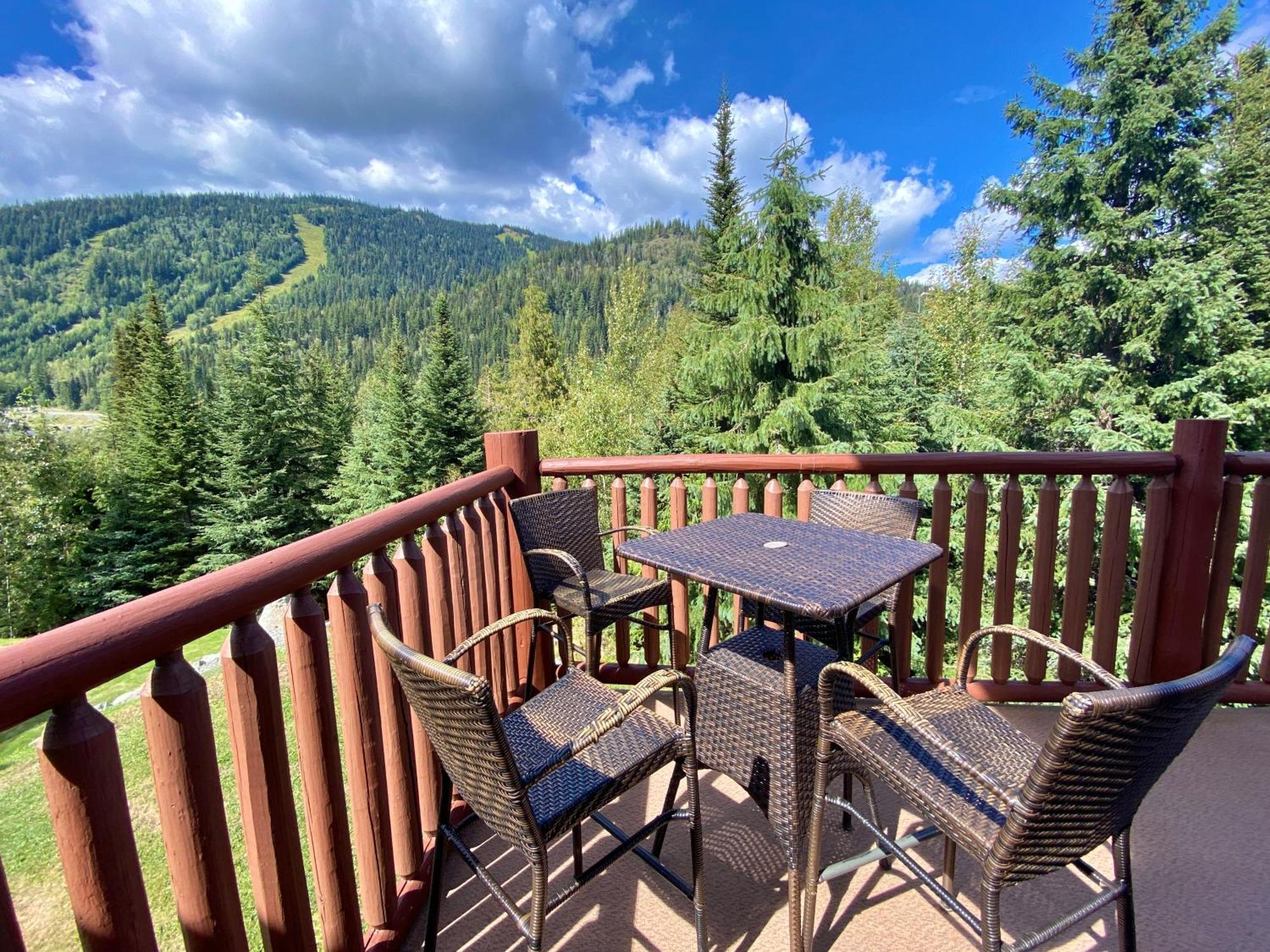 Morrisey Chalet At Sun Peaks Bagian luar foto
