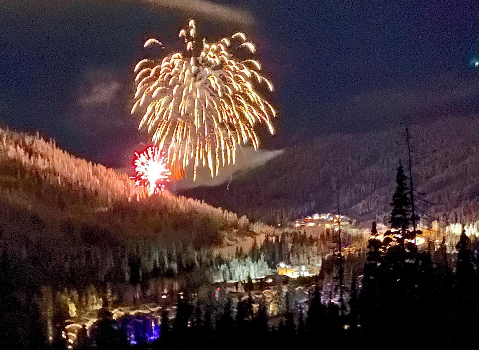 Morrisey Chalet At Sun Peaks Bagian luar foto