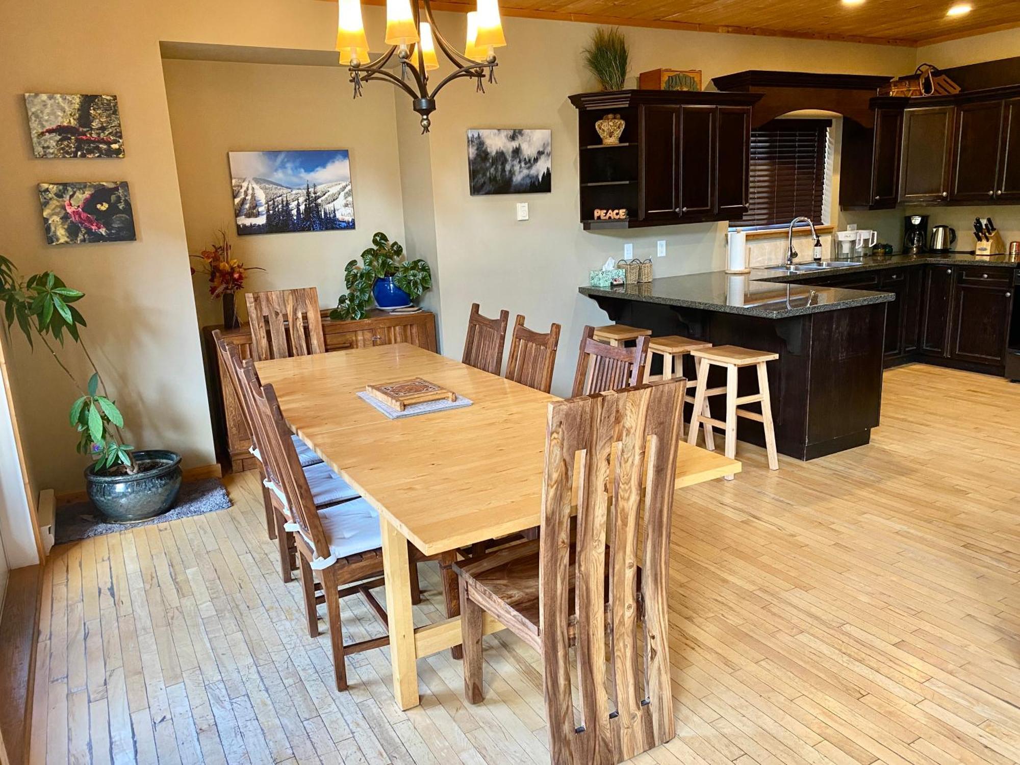 Morrisey Chalet At Sun Peaks Bagian luar foto