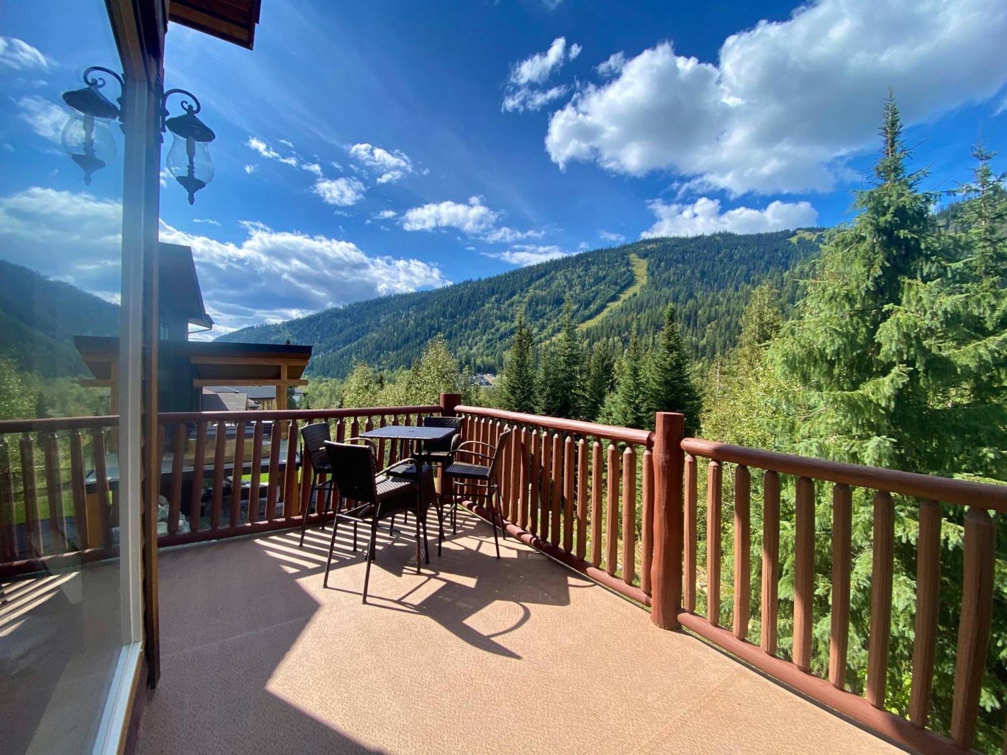 Morrisey Chalet At Sun Peaks Bagian luar foto