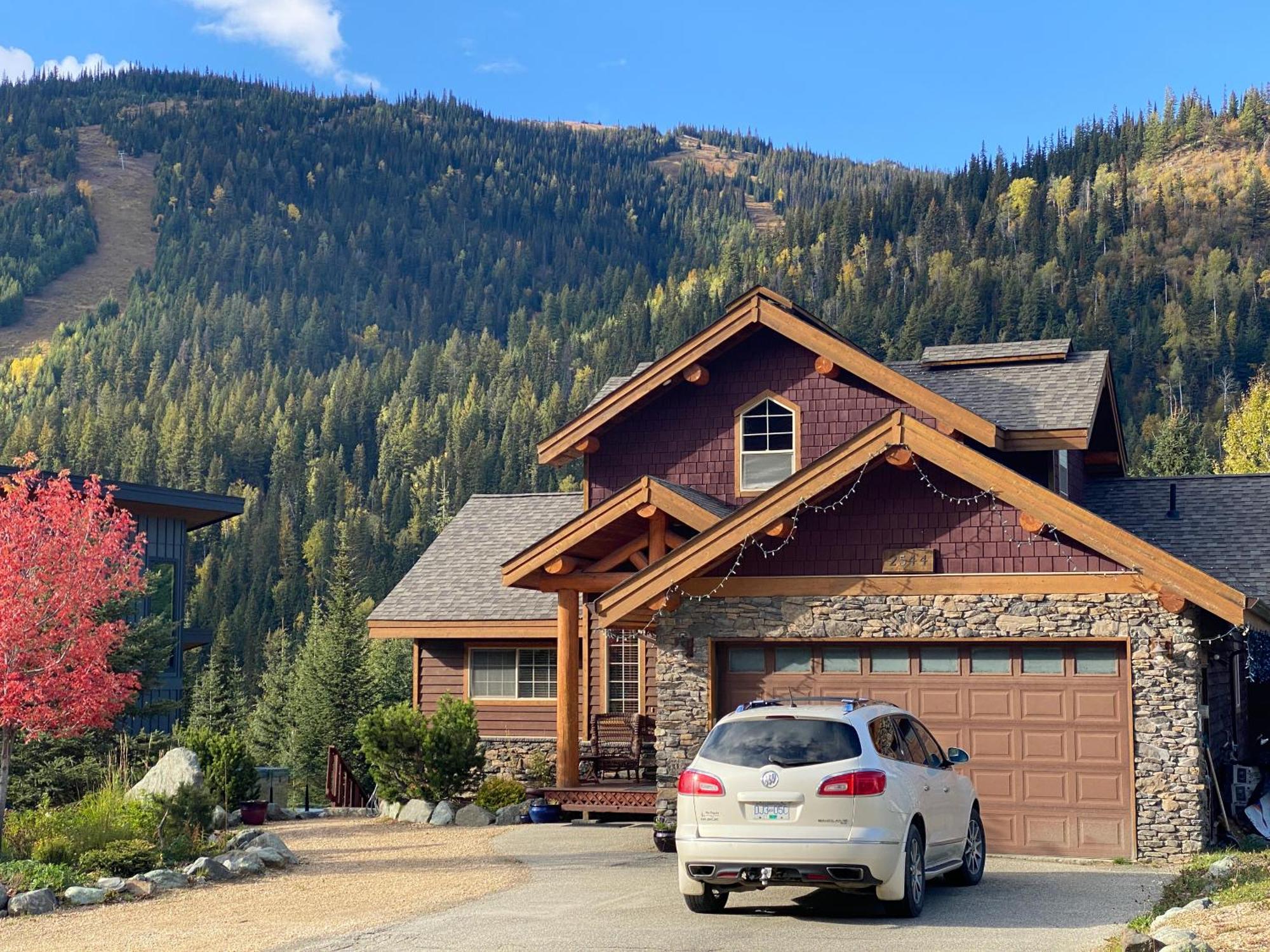 Morrisey Chalet At Sun Peaks Bagian luar foto
