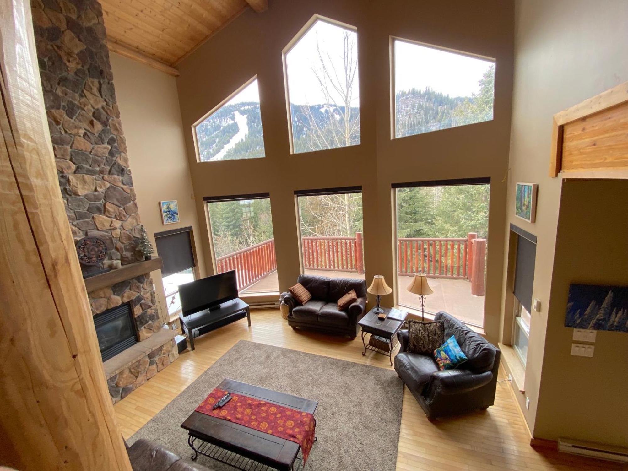 Morrisey Chalet At Sun Peaks Bagian luar foto