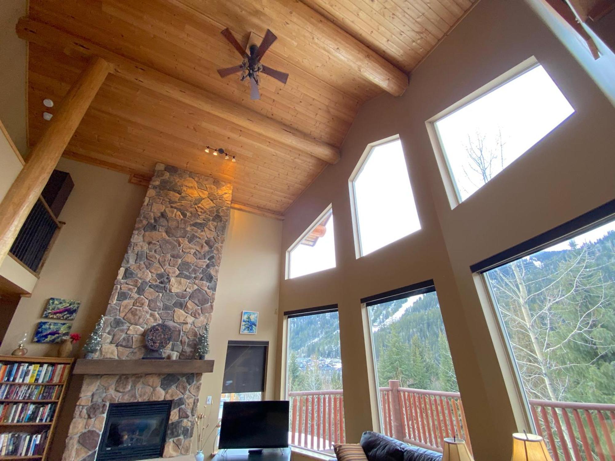 Morrisey Chalet At Sun Peaks Bagian luar foto