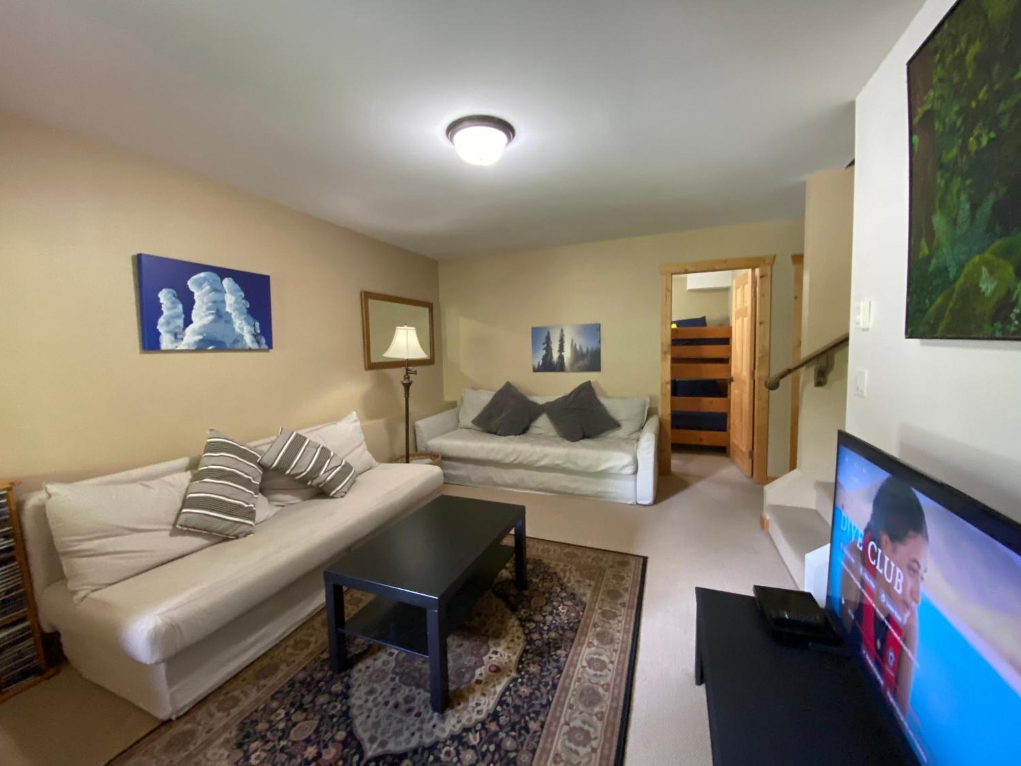 Morrisey Chalet At Sun Peaks Bagian luar foto