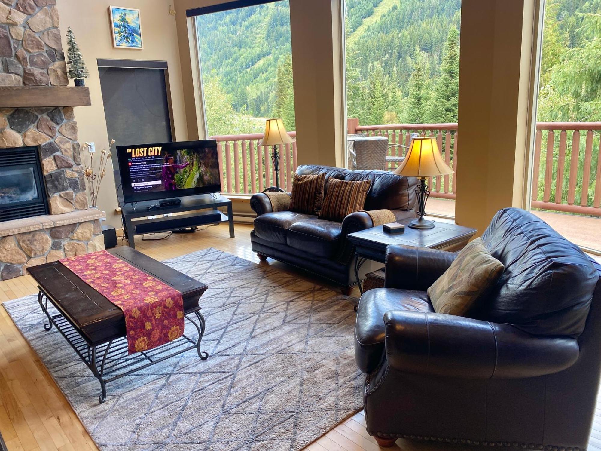 Morrisey Chalet At Sun Peaks Bagian luar foto