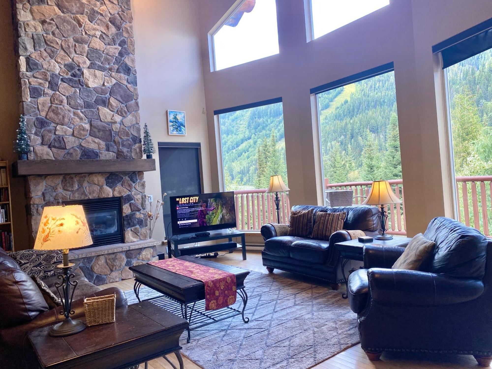 Morrisey Chalet At Sun Peaks Bagian luar foto
