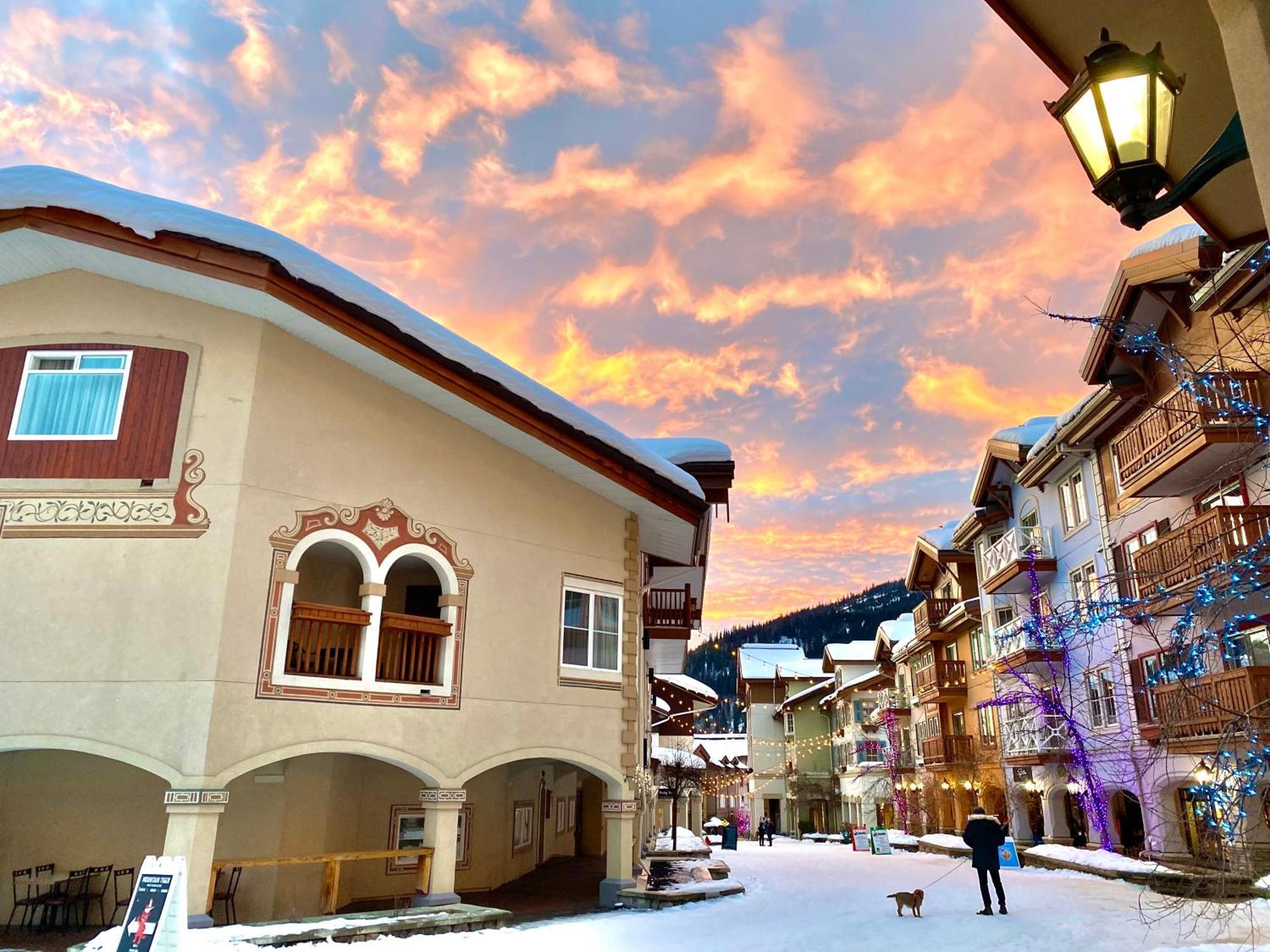 Morrisey Chalet At Sun Peaks Bagian luar foto