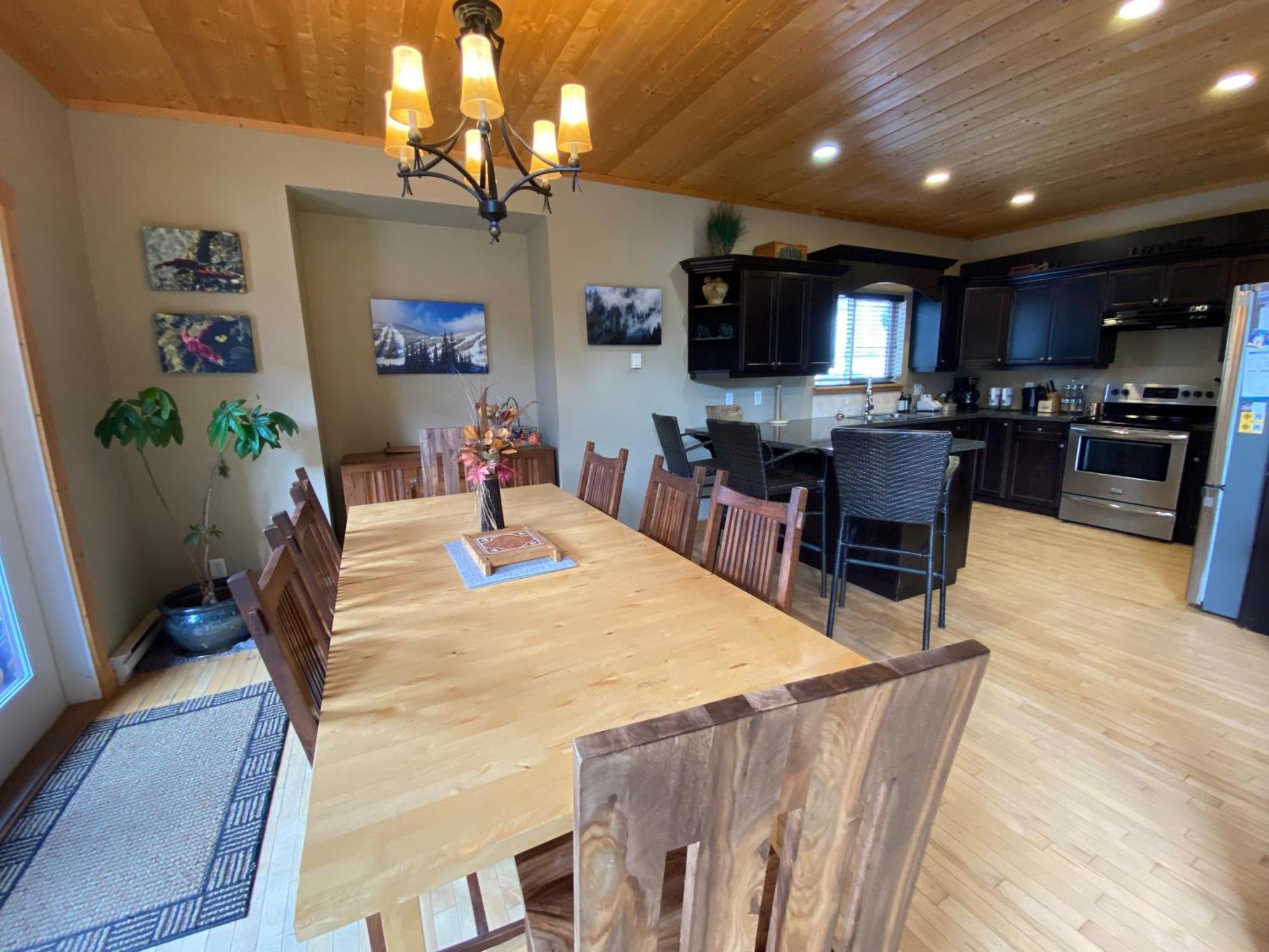 Morrisey Chalet At Sun Peaks Bagian luar foto